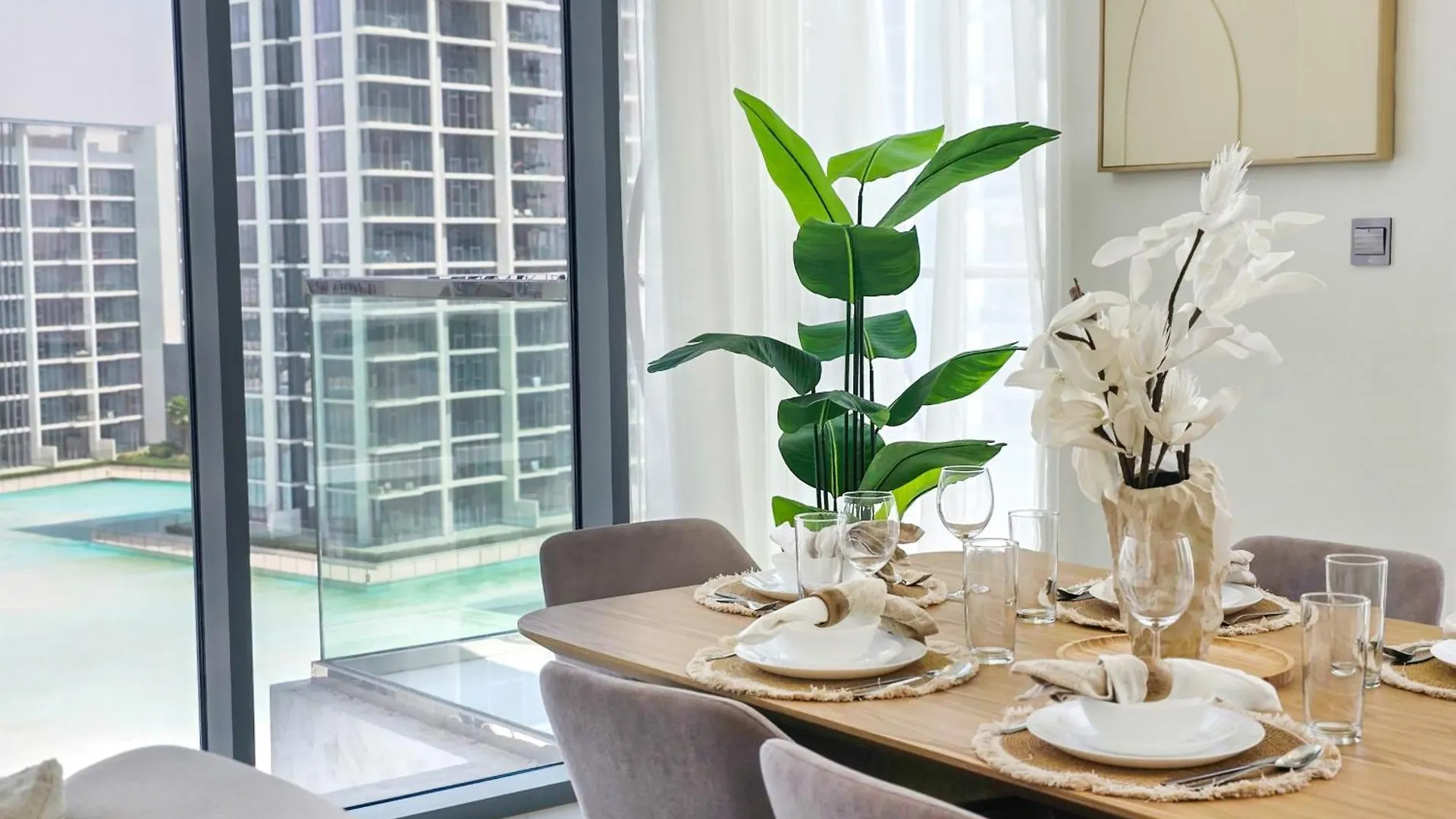 Easygo-Luxury 2Br & Maids Room With Lagoon View Dubai