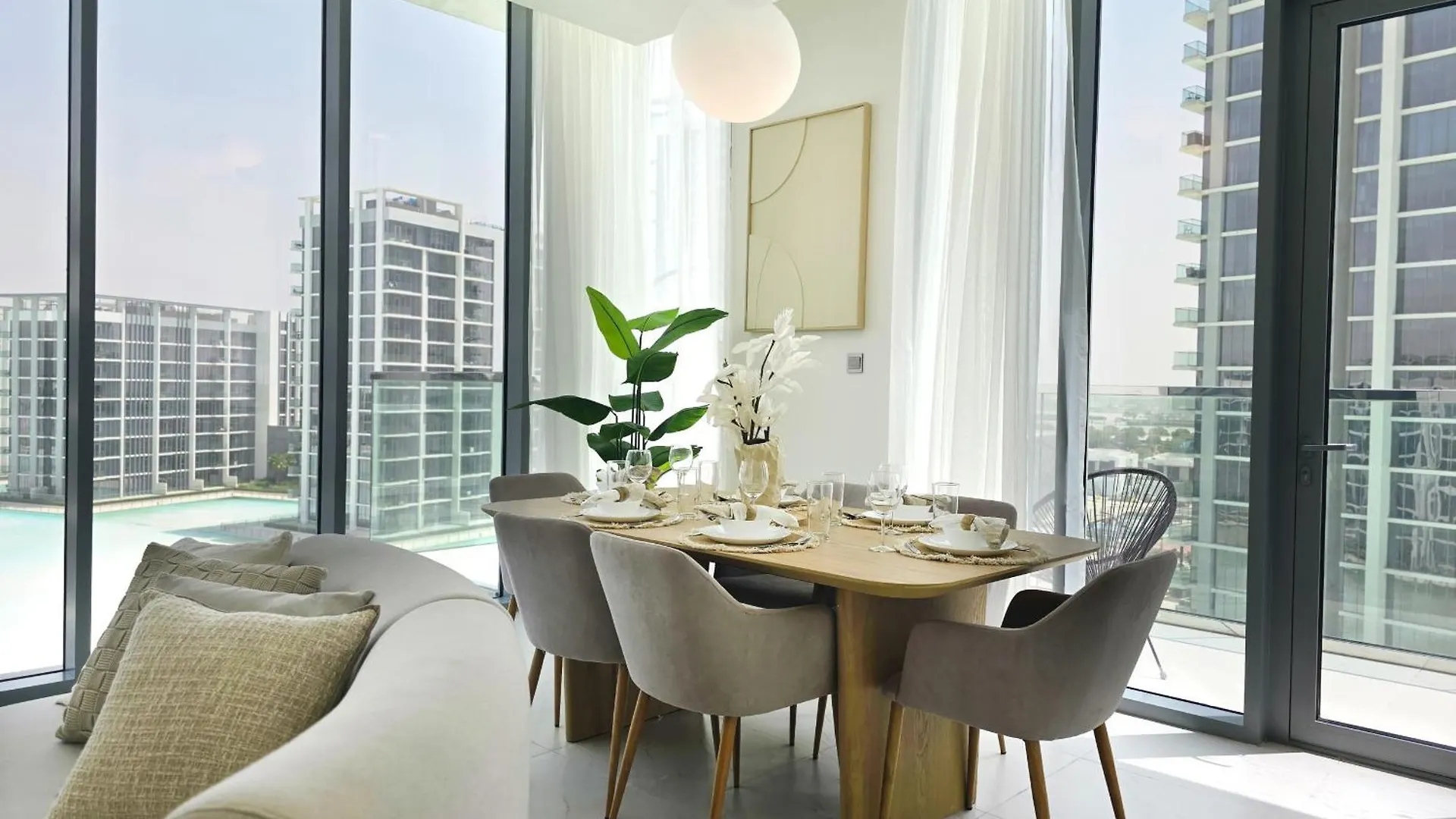 Easygo-Luxury 2Br & Maids Room With Lagoon View Dubai
