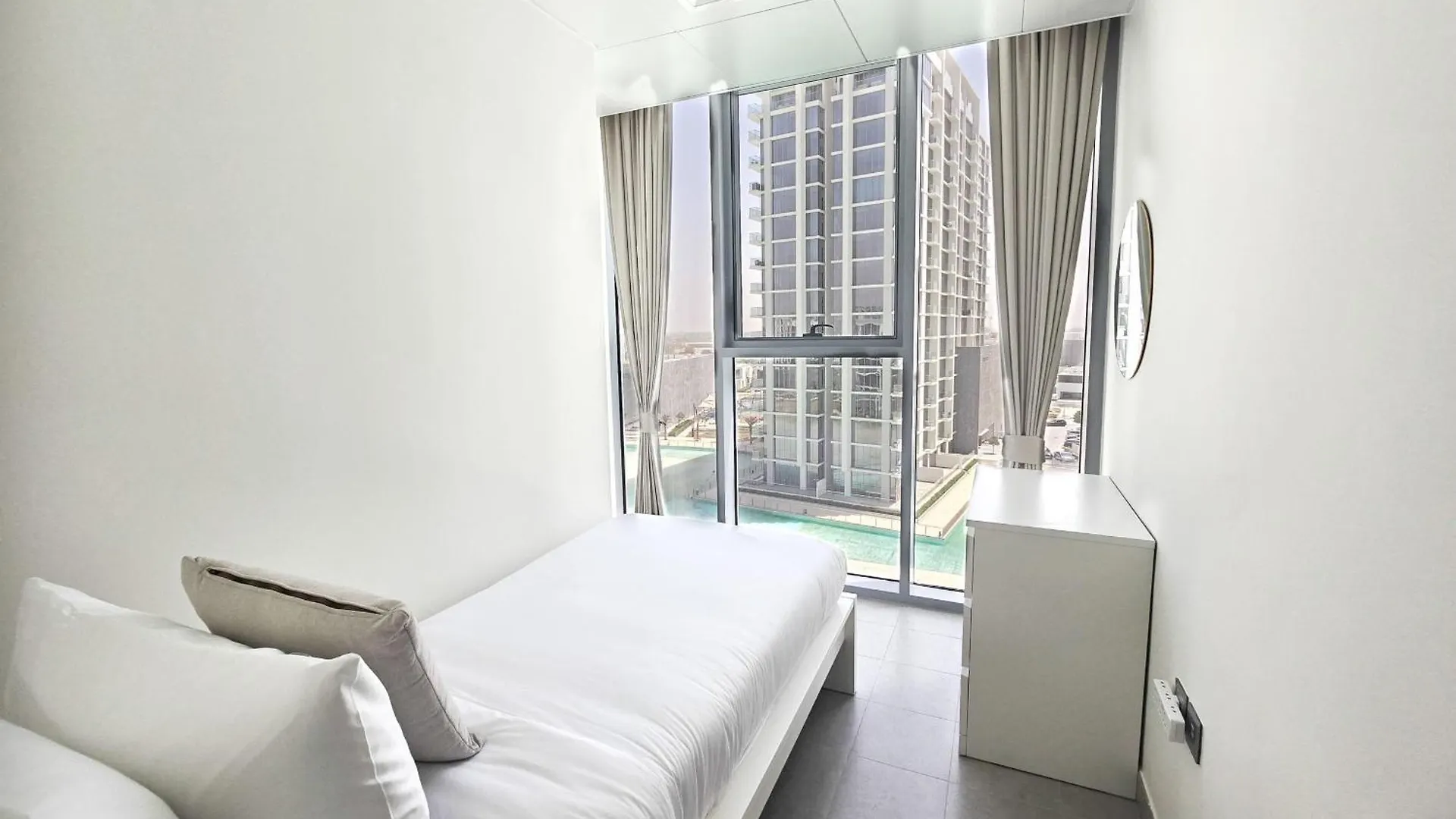 Easygo-Luxury 2Br & Maids Room With Lagoon View Dubai 0*,  Förenade Arabemiraten