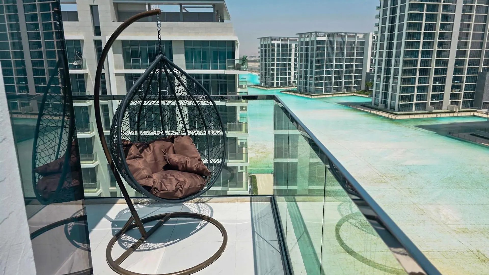 Easygo-Luxury 2Br & Maids Room With Lagoon View Dubai Lägenhet