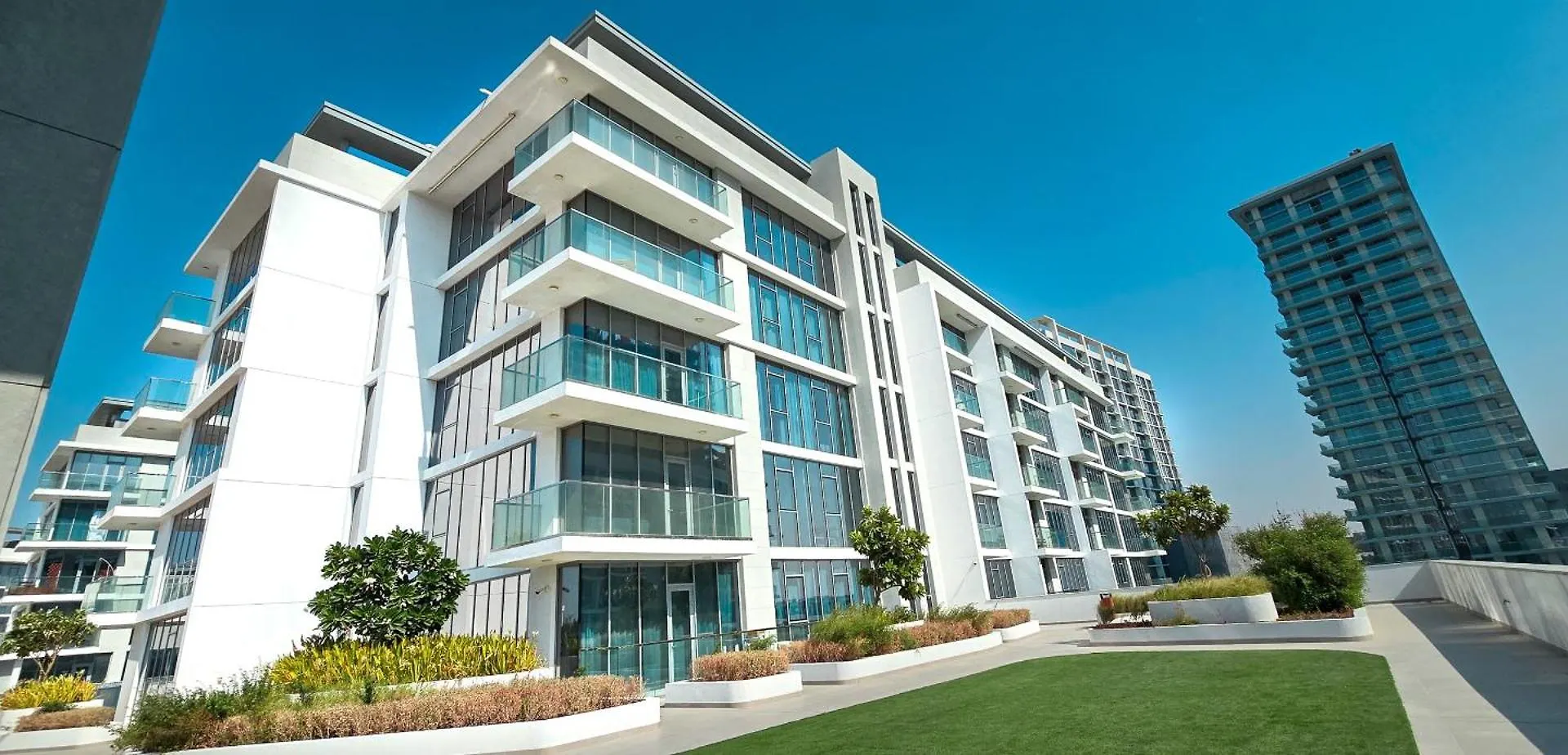 Easygo-Luxury 2Br & Maids Room With Lagoon View Dubai