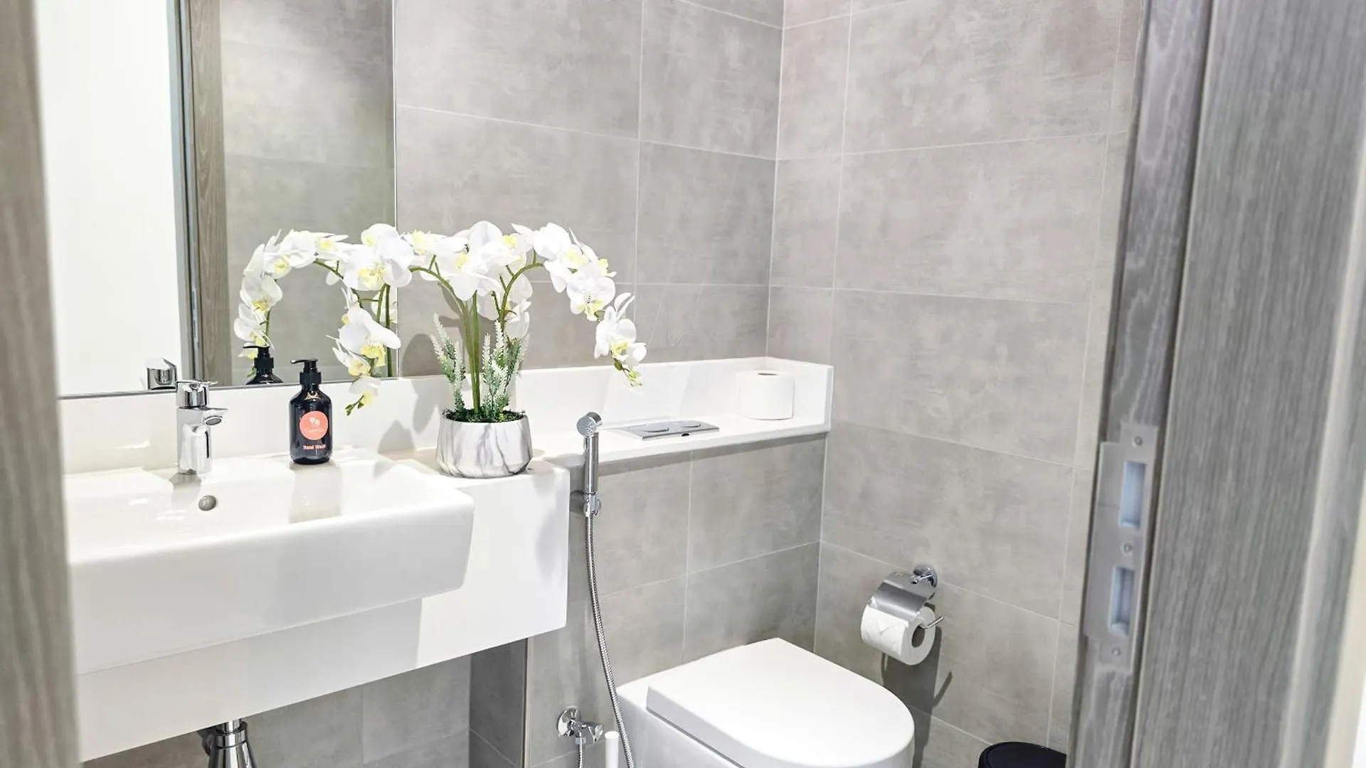 Easygo-Luxury 2Br & Maids Room With Lagoon View Dubai United Arab Emirates