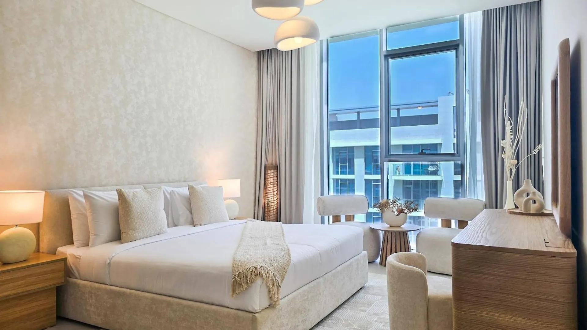 Easygo-Luxury 2Br & Maids Room With Lagoon View Dubai