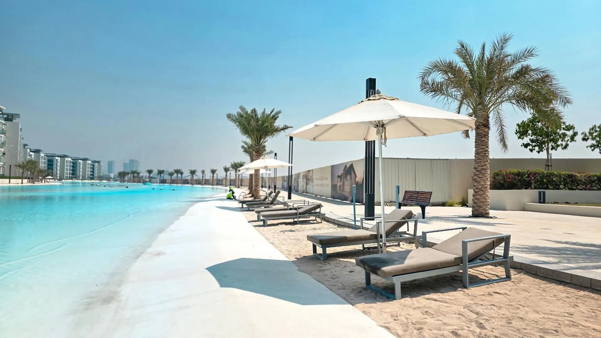 Easygo-Luxury 2Br & Maids Room With Lagoon View Dubai Apartment