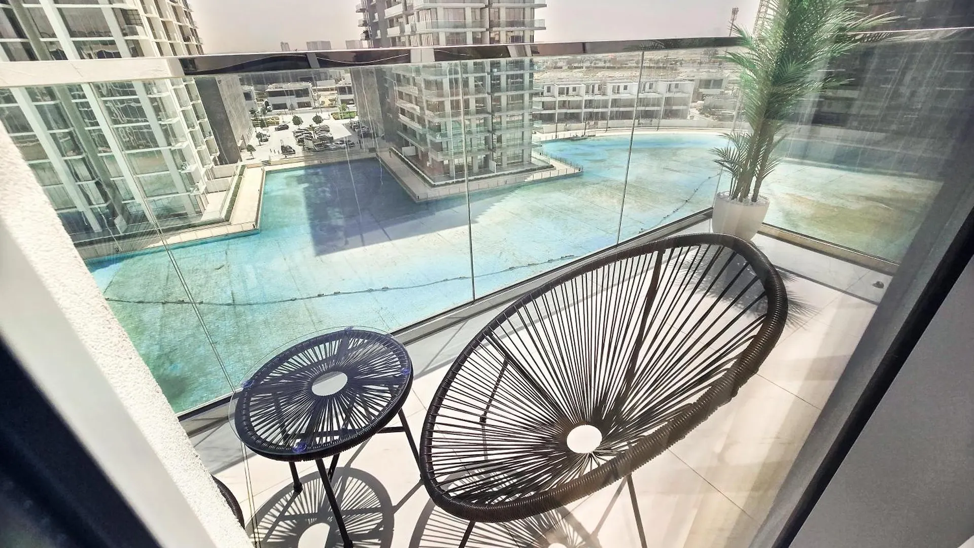 Easygo-Luxury 2Br & Maids Room With Lagoon View Dubai
